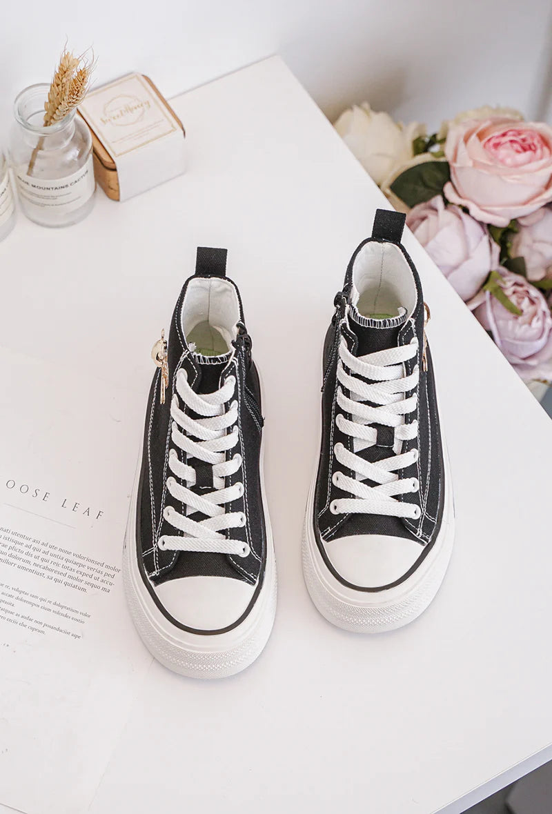 Baskets Montantes Enfant – Chaussures Enfant – Noir – Style Urbain avec Détail Doré