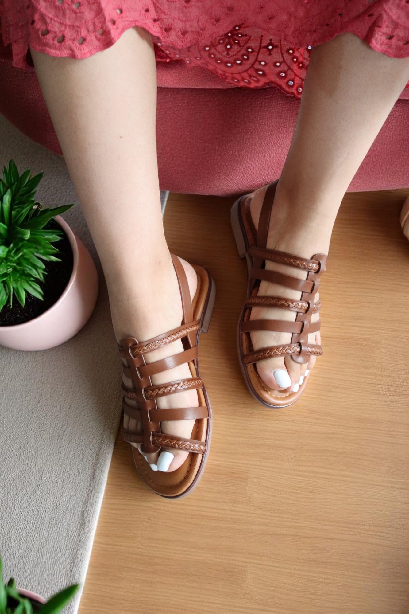 Sandales femme été marron en cuir vegan – Sandales plates confort – Nu-pieds bohème chic tendance 2025