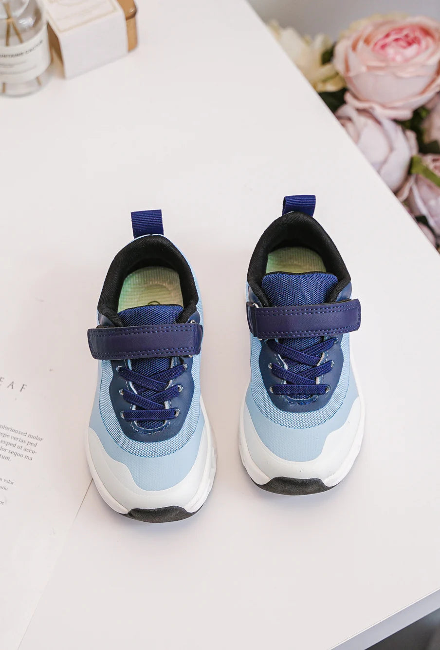 Baskets Enfant à Scratch – Chaussures Sport Enfant – Confortables et Légères – Bleu Clair et Bleu Marine