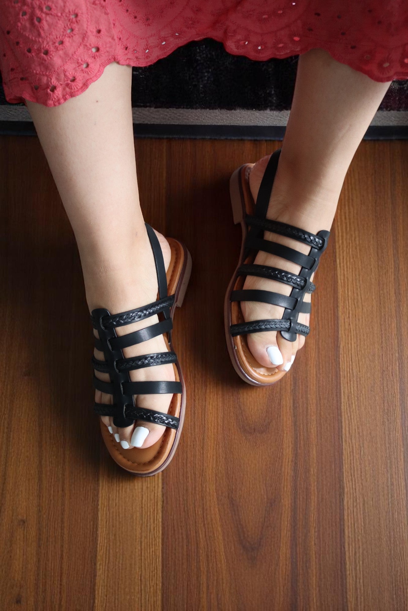 Sandales femme noires été – Nu-pieds cuir vegan – Chaussures plates tendance confortables 2025